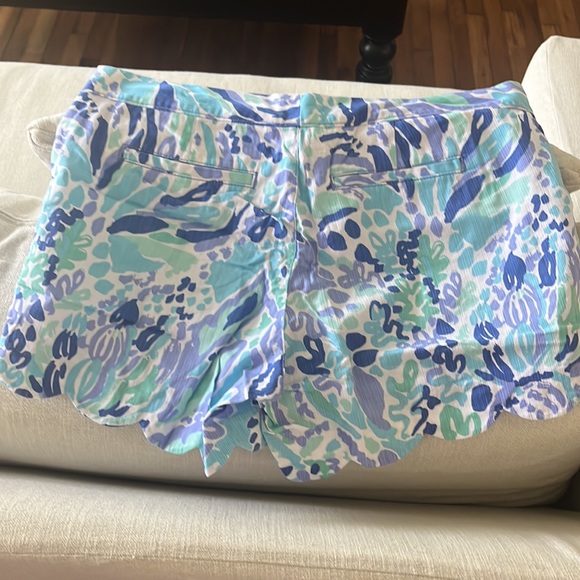 Lilly Pulitzer Buttercup Short. Size 8 - Picture 6 of 7